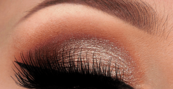 How to apply mascara to boost lash volume? The very basics of make-up